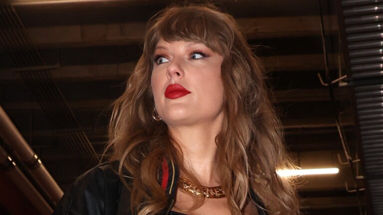 Taylor Swift Pregnant, Hiding Baby Bump: The Rumor & The Truth