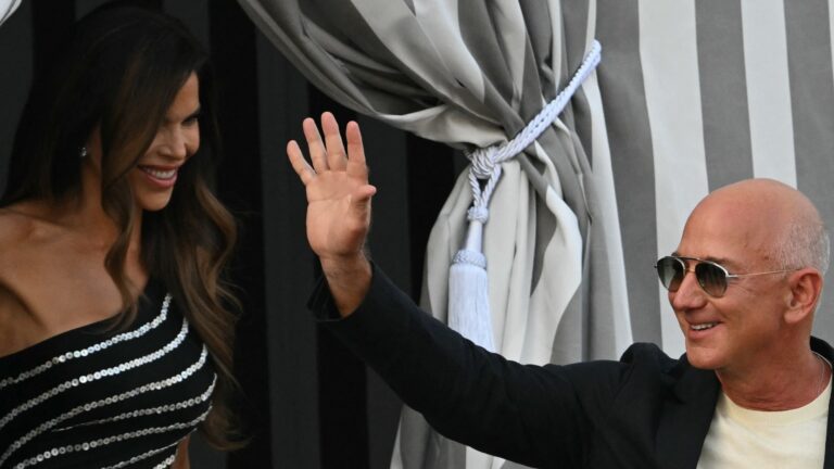 Rosie O’Donnell Skewers Jeff Bezos & Lauren Sánchez