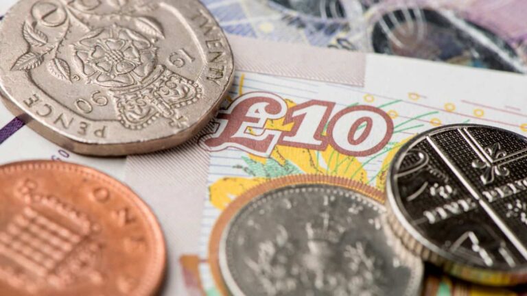 £1K buys 393 shares in this 7.9% yielding FTSE 100 dividend share