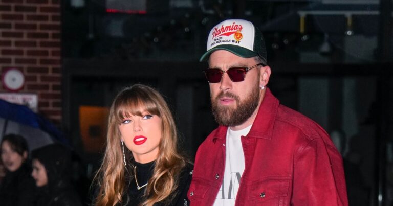 Taylor Swift Performs Shake It Off at Travis Kelce’s TEU Concert