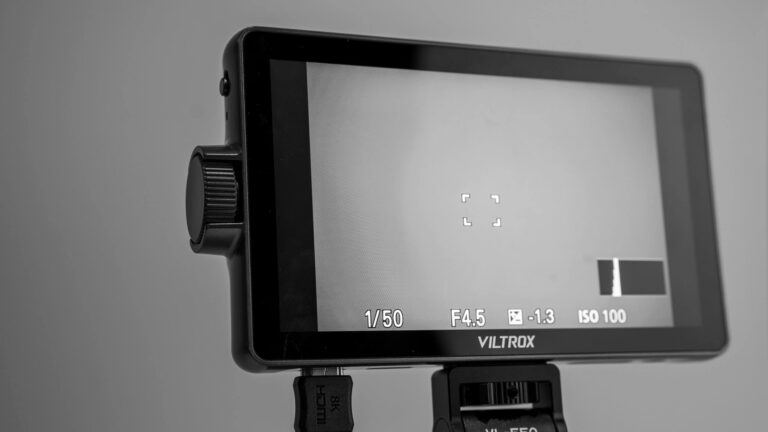 Review: Viltrox DC-A1 7″ Ultra-Bright On-Camera Monitor