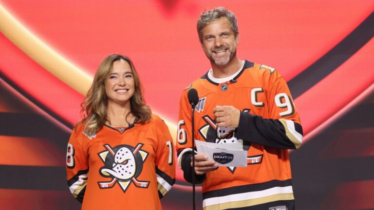 ‘The Mighty Ducks’ Joshua Jackson & Marguerite Moreau Announce NHL Pick