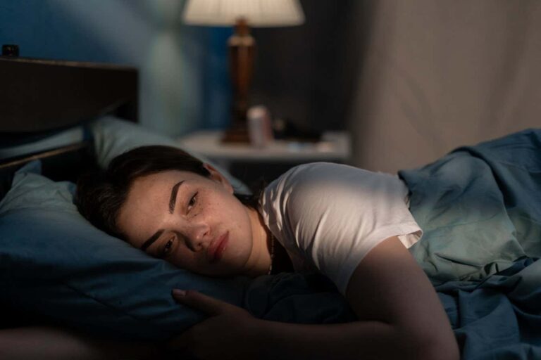 What sleep scientists recommend doing to fall asleep more easily