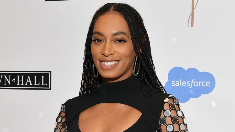 Pics “Look Like Brother & Sister”