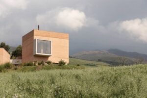 Landscape-Blending Concrete Homes : El Pastizal