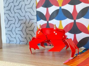 Origami-Inspired Speaker Holders : kogani