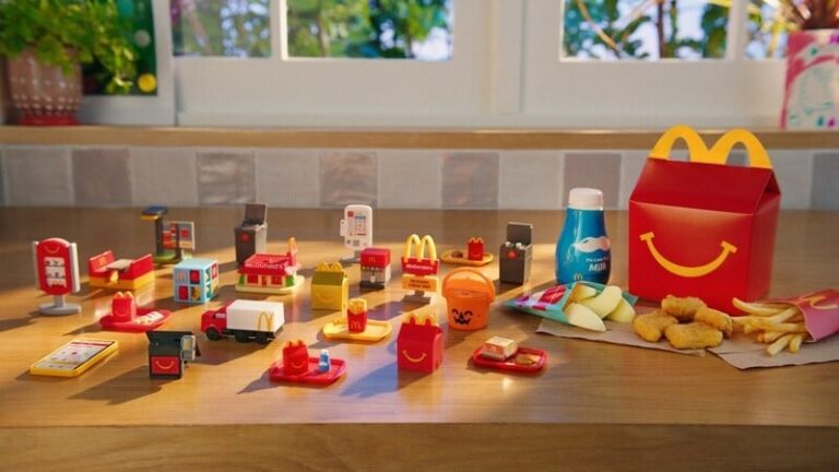 Collectible Fast Food Miniatures : Lil McDonald’s Happy Meal.