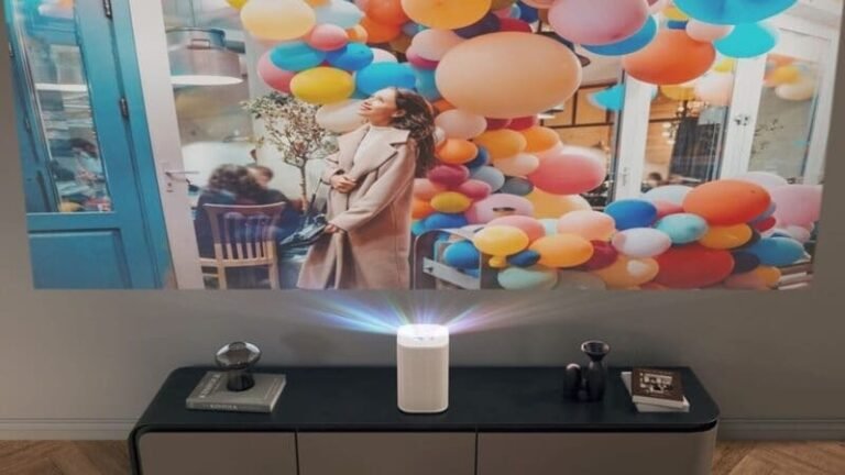 Interactive Short-Throw Projectors : Samsung The Premiere 5