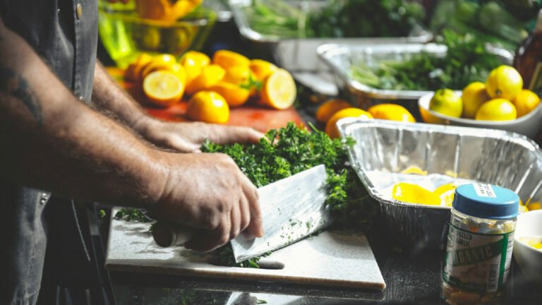 Free vegan meals for people and the planet » Yale Climate Connections