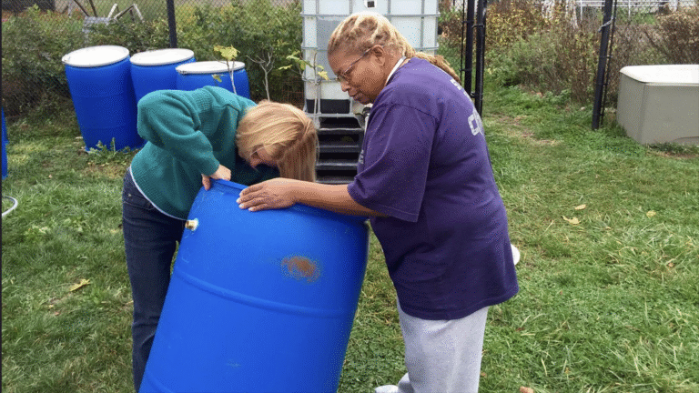 El Guardián del Agua program provides Spanish-language stormwater workshops in Madison, Wisconsin » Yale Climate Connections