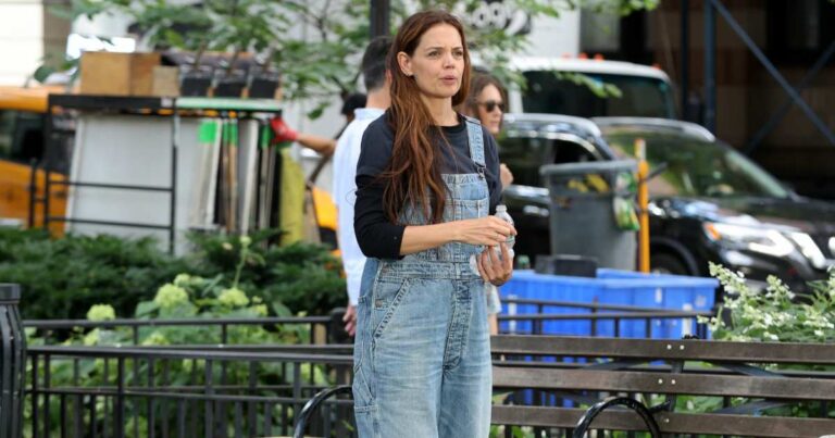 Copy Katie Holmes’ Cool-Girl Denim Overalls Look for Only $45