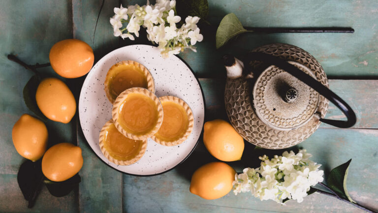 Combining natural and artificial light for still life photography