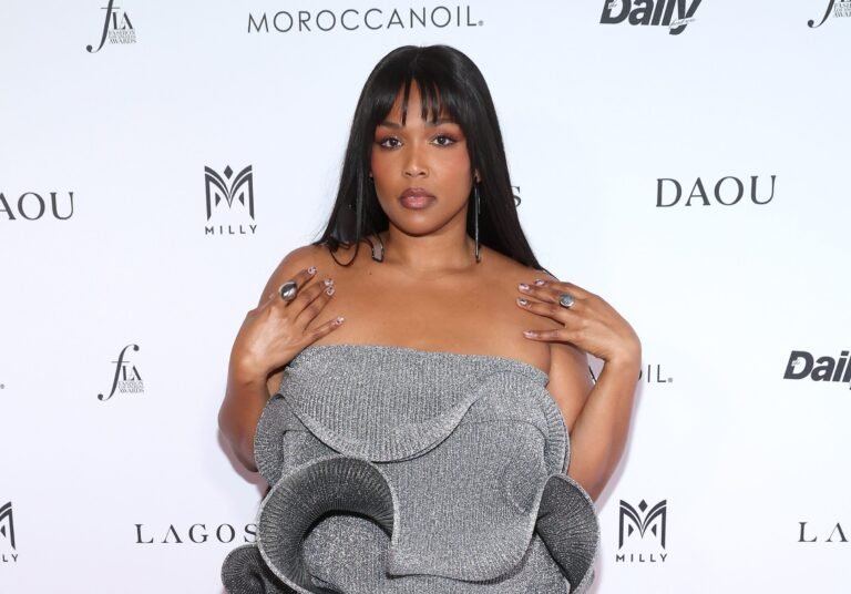 Lizzo Gags Fans With MAJOR Glow-Up In Weight Loss Pics