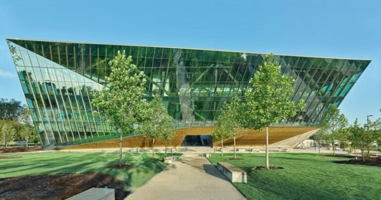 Modern Medical Campuses : Bentonville School