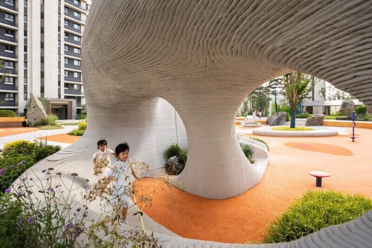 Organic Shape-Inspired Playgrounds : Boulder Park