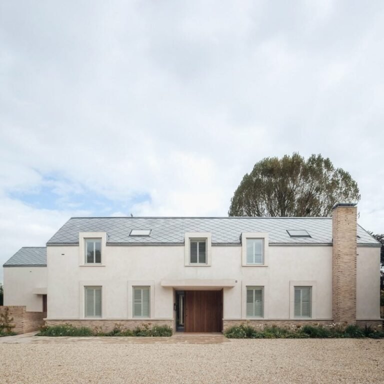 Tranquil Riverside Homes : chalk river house