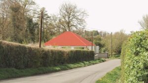 Red Roof-Topped Irish Buildings : gate lodge