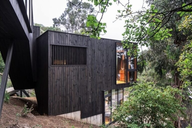 Chilean Hillside Retreats : House in Three Heights