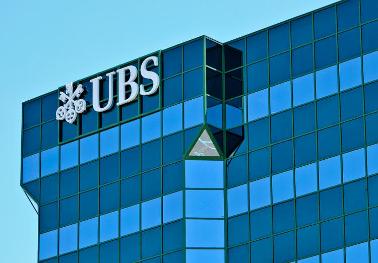 UBS cautions over complex currency derivative products amid tariff woes – report