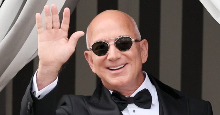 Jeff Bezos Debuts New Hairstyle After Wedding With Lauren Sánchez