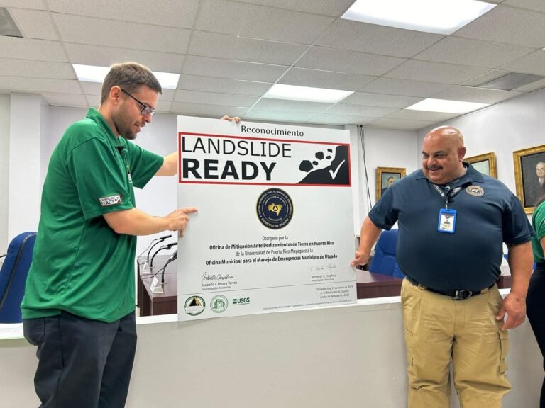 El programa LandslideReady ayuda a mitigar riesgos a deslizamientos en Puerto Rico » Yale Climate Connections