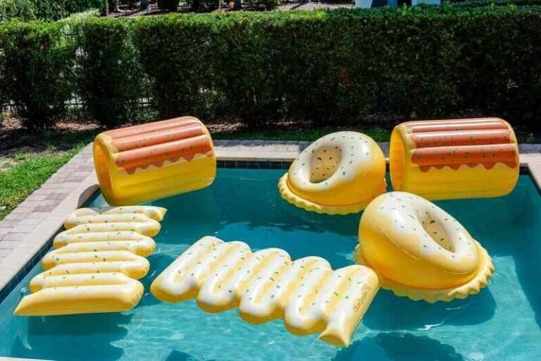 Pasta-Themed Pool Noodles : Olive Garden Pool Noodles
