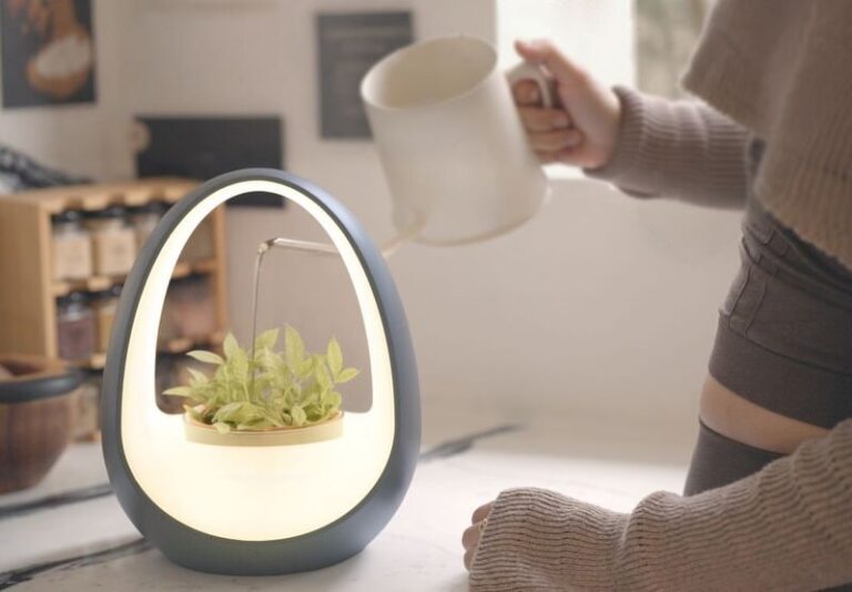 Water-Powered Planter Smart Lights : Planto