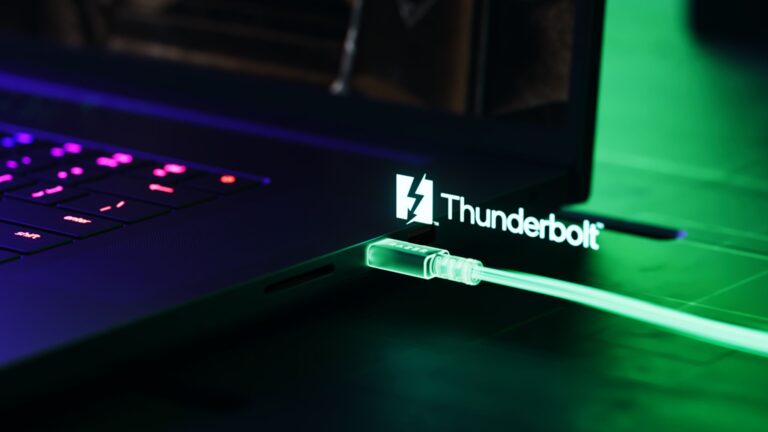 5 reasons why I’d buy a Thunderbolt 5 dock instead of Thunderbolt 4