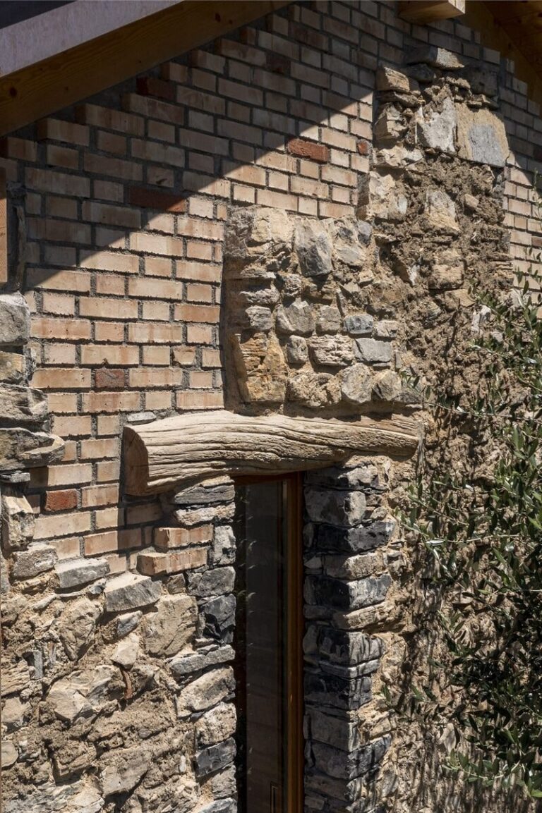 Compact Cottage Revivals : rustic renovation