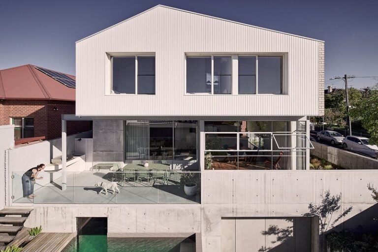 Urban Layered Homes : salmon house