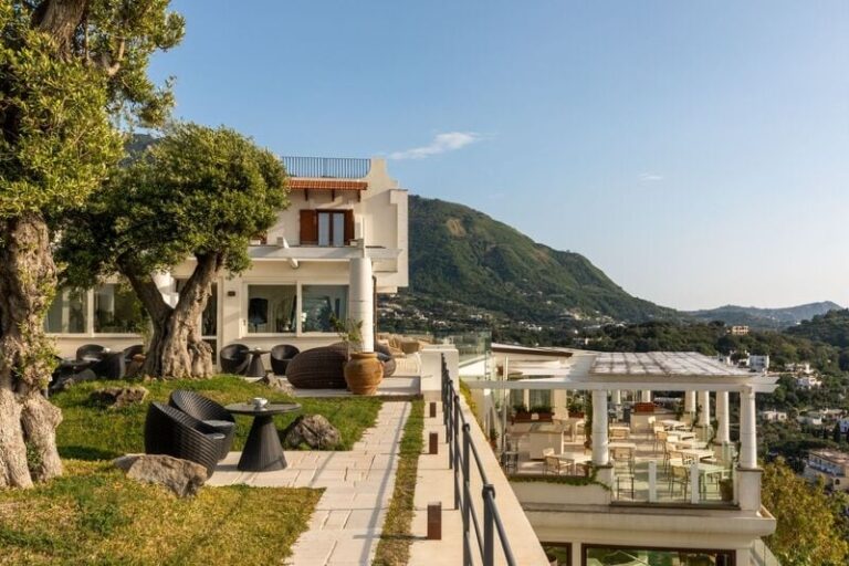 Luxurious Italian Retreats : San Montano Resort