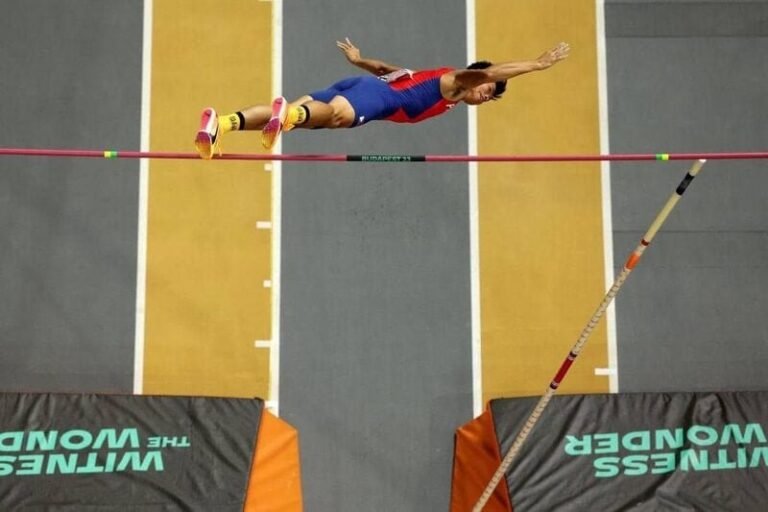 Street Pole Vault Competitions : Street Pole Vault Competition