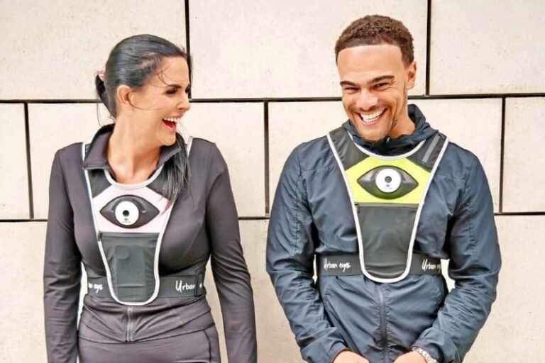 Camera-Equipped Exercise Vests : The Urban Eyes Vest