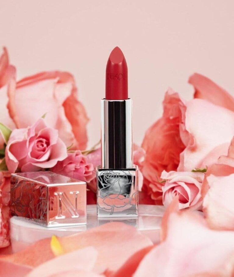 Vibrant Fuchsia Lipstick Shades : Velvet Cream Lipstick