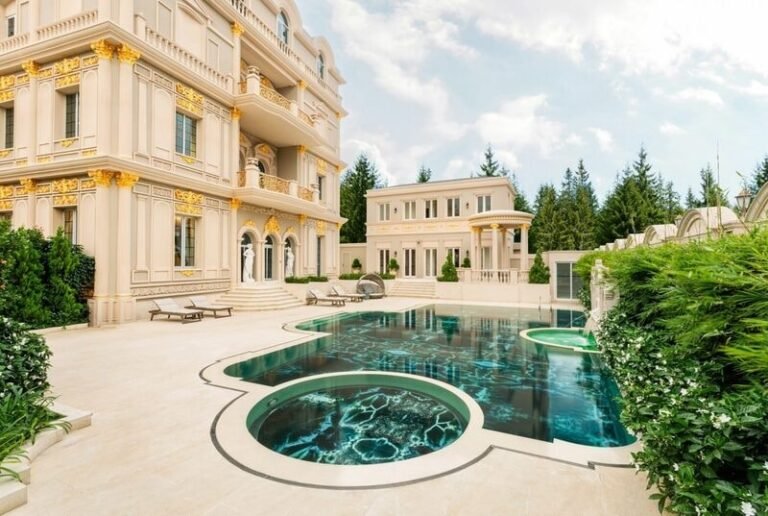 Illuminated Bright Pool Surfaces : Vetrite