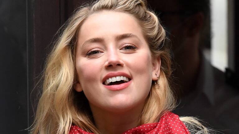 Amber Heard Thanks Supporters for Flowers, Kind Words