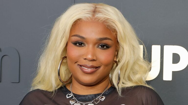 Lizzo Raps About ‘Good Jeans Like’ Sydney Sweeney