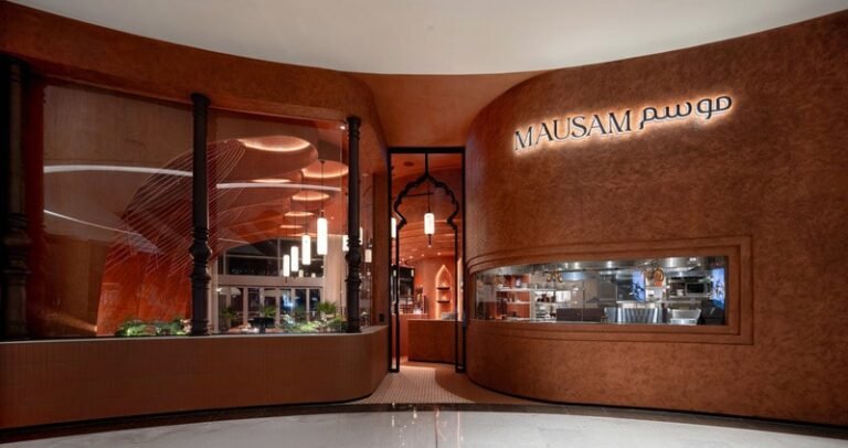 Curvaceous Restaurant Interiors : 4SPACE