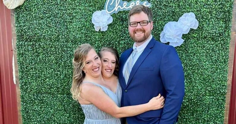 Conjoined Twins Abby and Brittany Hensel Spotted on Rare Outing