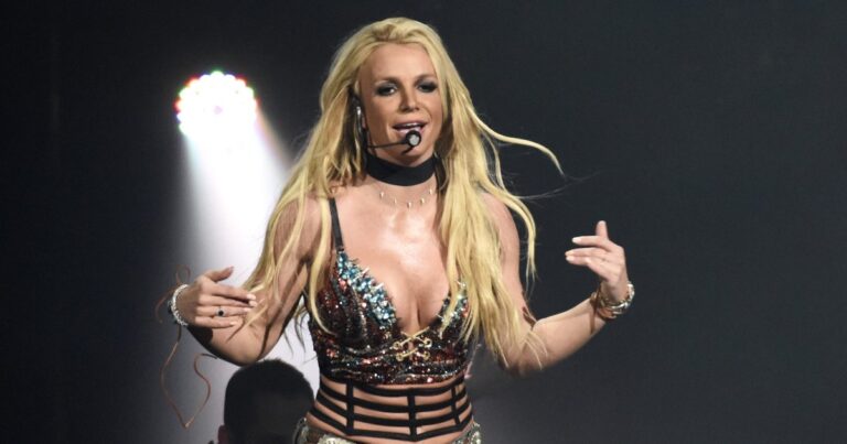 Britney Spears Poses Naked on Instagram in New Racy Photo