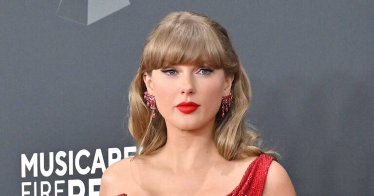 Taylor Swift Shows Engagement Ring at College Football Game