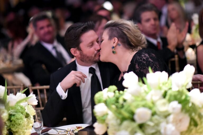 Kelly Clarkson Simply “Devastated” by Death of Ex-Husband