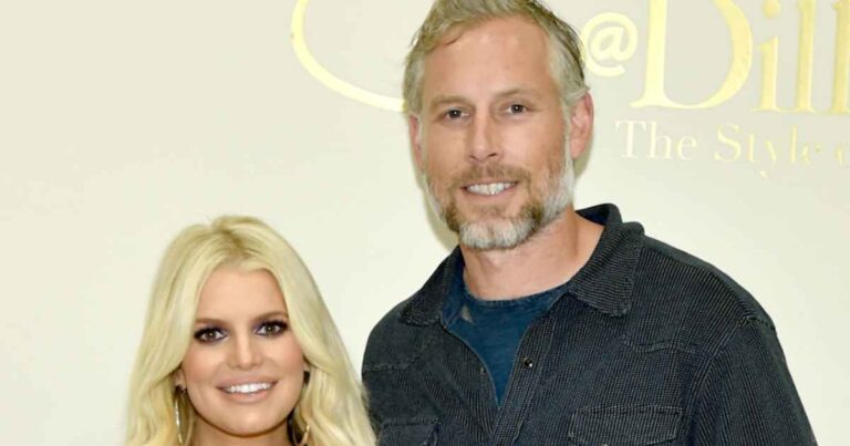Jessica Simpson and Eric Johnson Reunite on Las Vegas Flight