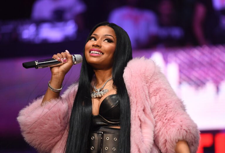 Nicki Minaj Gives Ultimate Tutorial On ‘High School’ Pose Trend