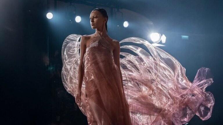 Avant-Garde Biomimicry Fashion Designs : Biomimicry Fashion
