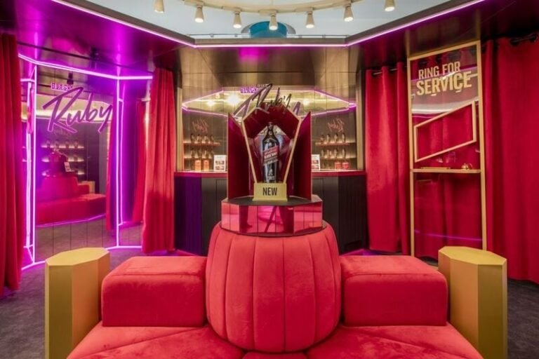 Speakeasy-Inspired Airport Pop-Ups : Black Ruby Pop-Up