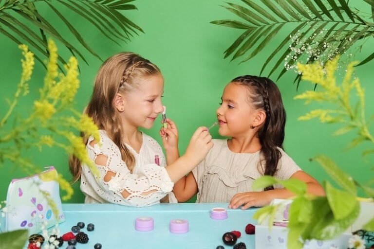 Berry-Inspired Kid’s Makeup Kits : children’s cosmetics