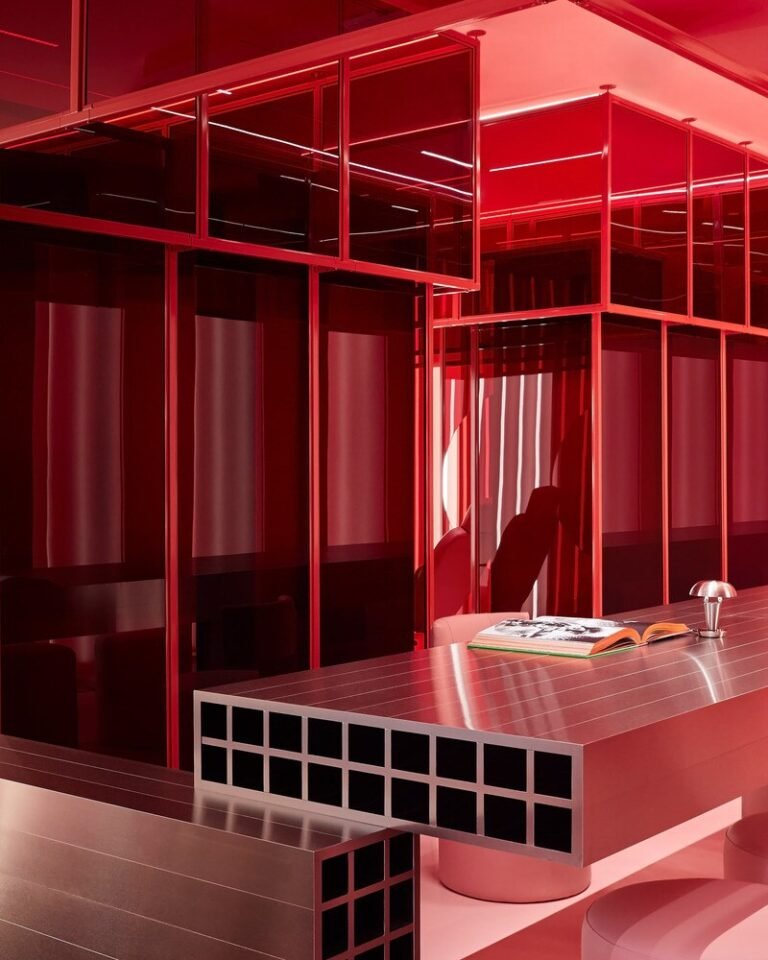 Monochromatic Cosmetic Clinics : Cosmetic Clinic
