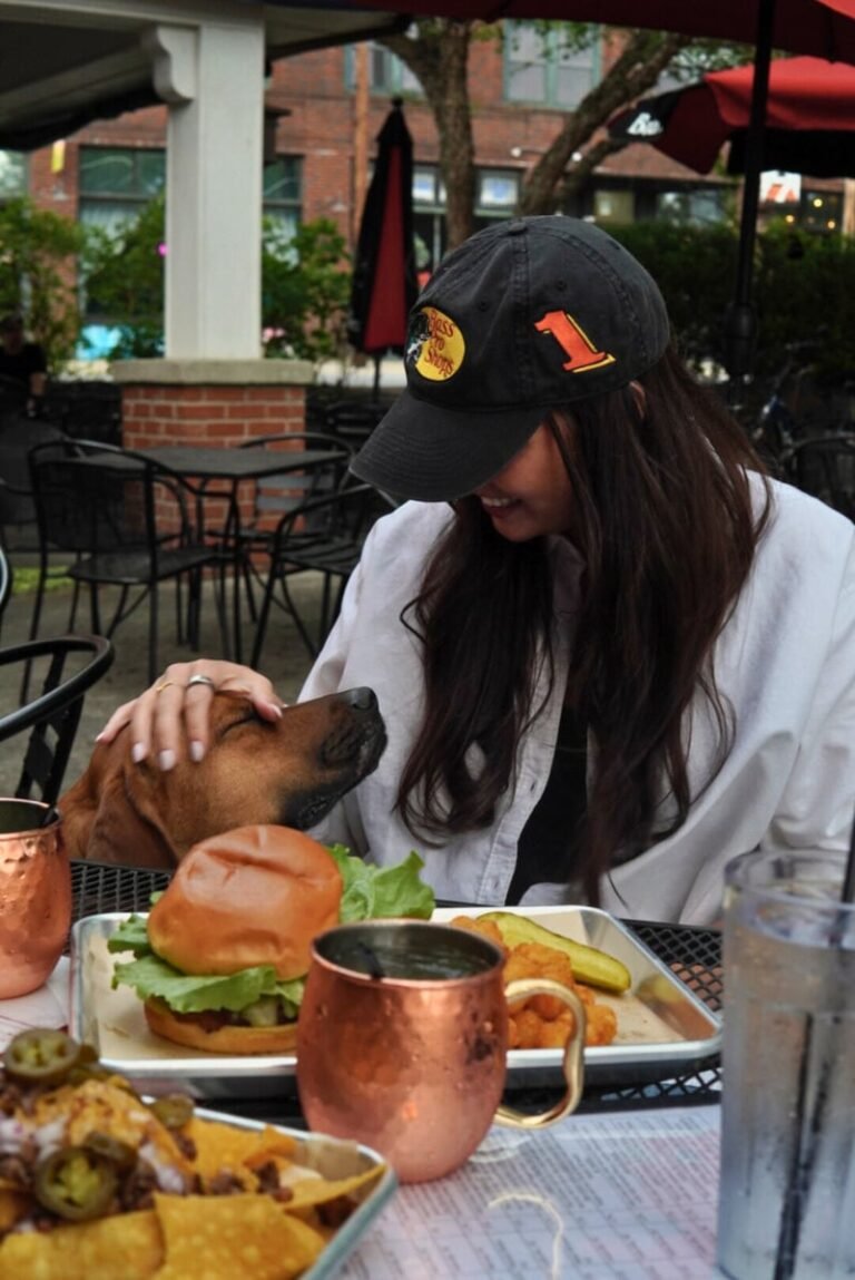 Dog-Honoring Fundraising Campaigns : Dogust Campaign