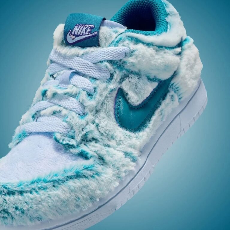 Fuzzy Blue Sneakers : Dunk Low Abominable Snowman